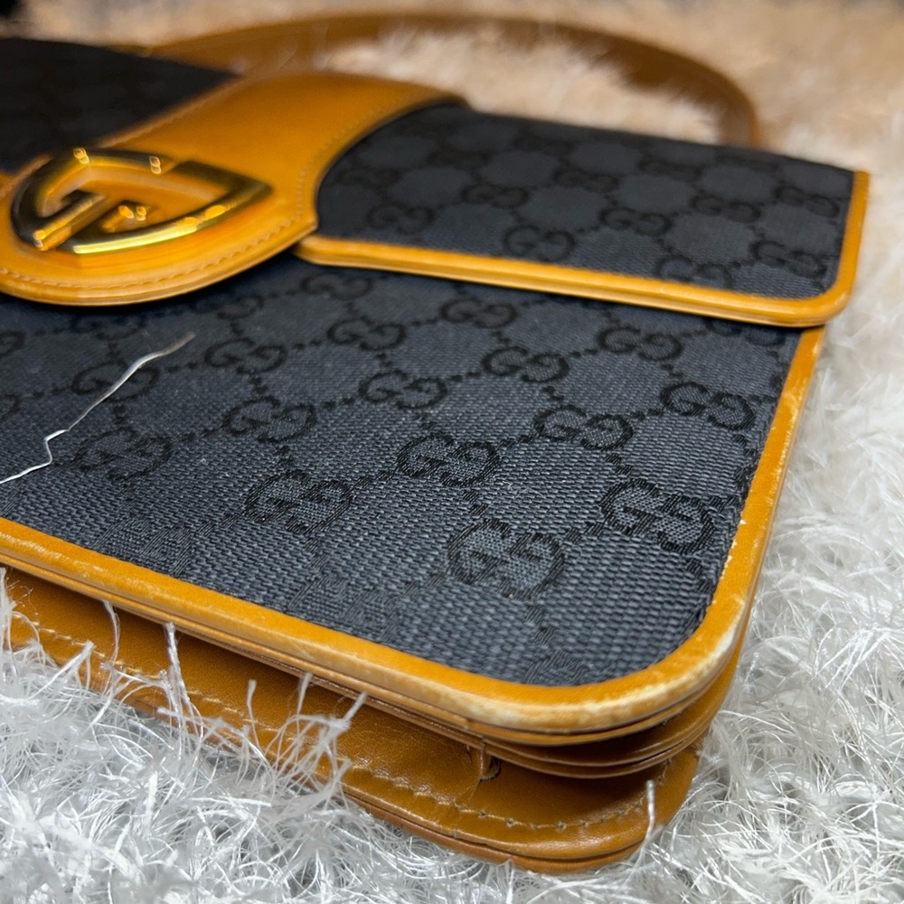 Elegant Black and Tan Handbag - Picture 7 of 11